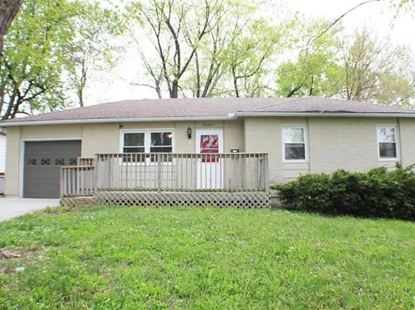 3607 S Randall Dr, Independence, MO 64055