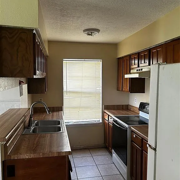 20019 Rustlewood Dr — Photo 9