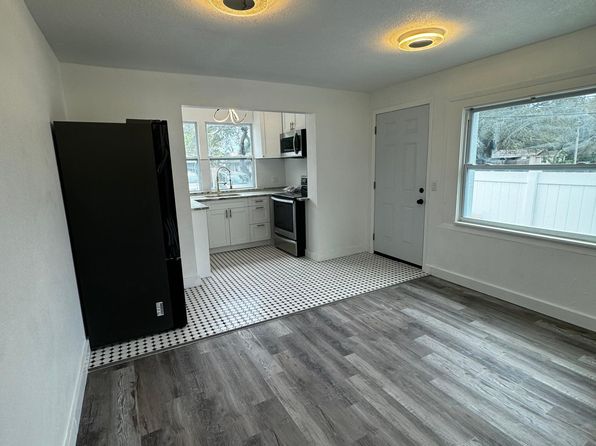 682 13th Ave NW UNIT 1