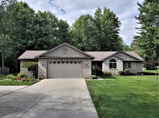 405 Reindeer Dr, Prudenville, MI 48651