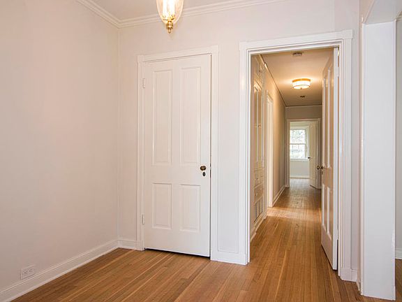 4th image of 1087 S Los Robles Ave