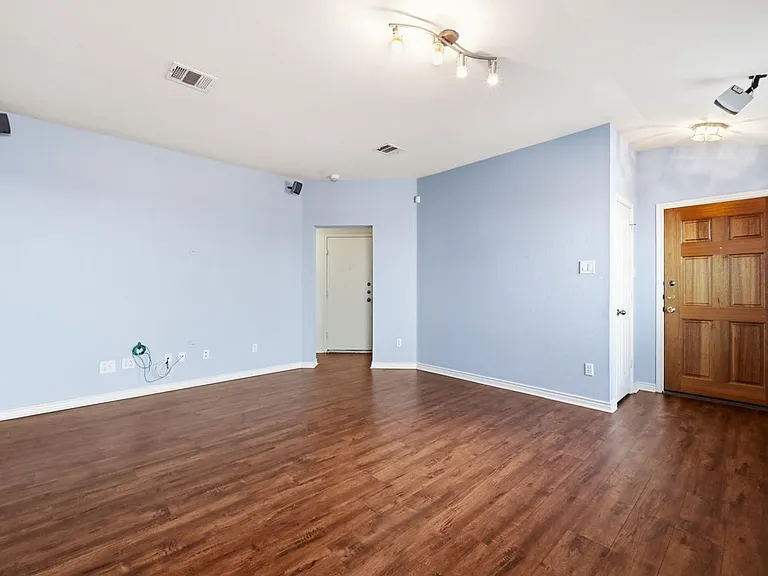 920 Coronation Way — Photo 7