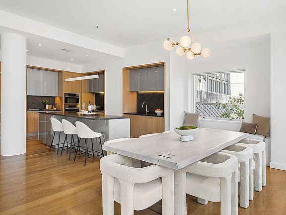 4th image of 311 West Broadway