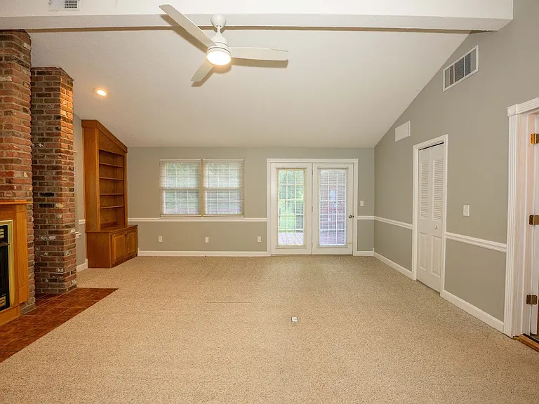 226 Carey Ln — Photo 4