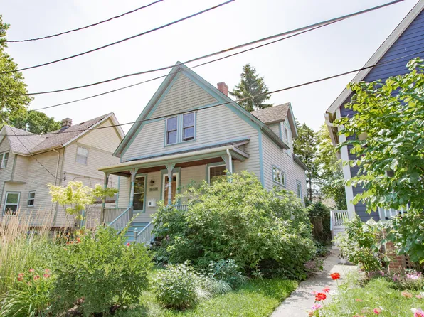 1608 Davis St, Evanston, IL 60201
