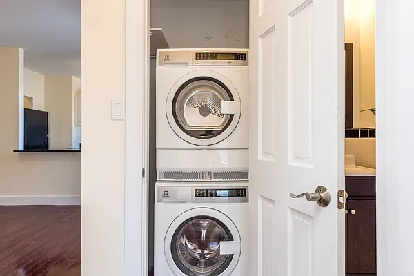 Rented by Nooklyn NYC LLC | media 25