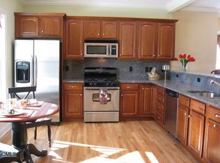 93 Oak Meadow Ln #T9, Torrington, CT 06790