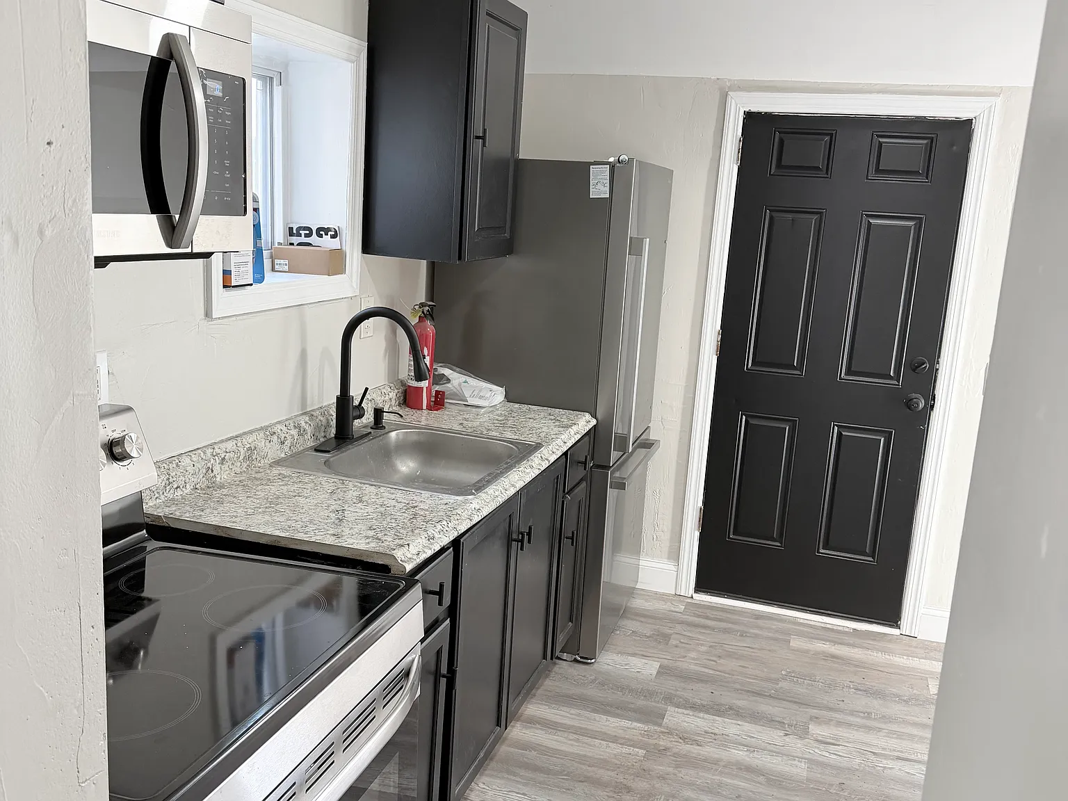 1 bed, 900 sqft, $1,950 — Photo 3