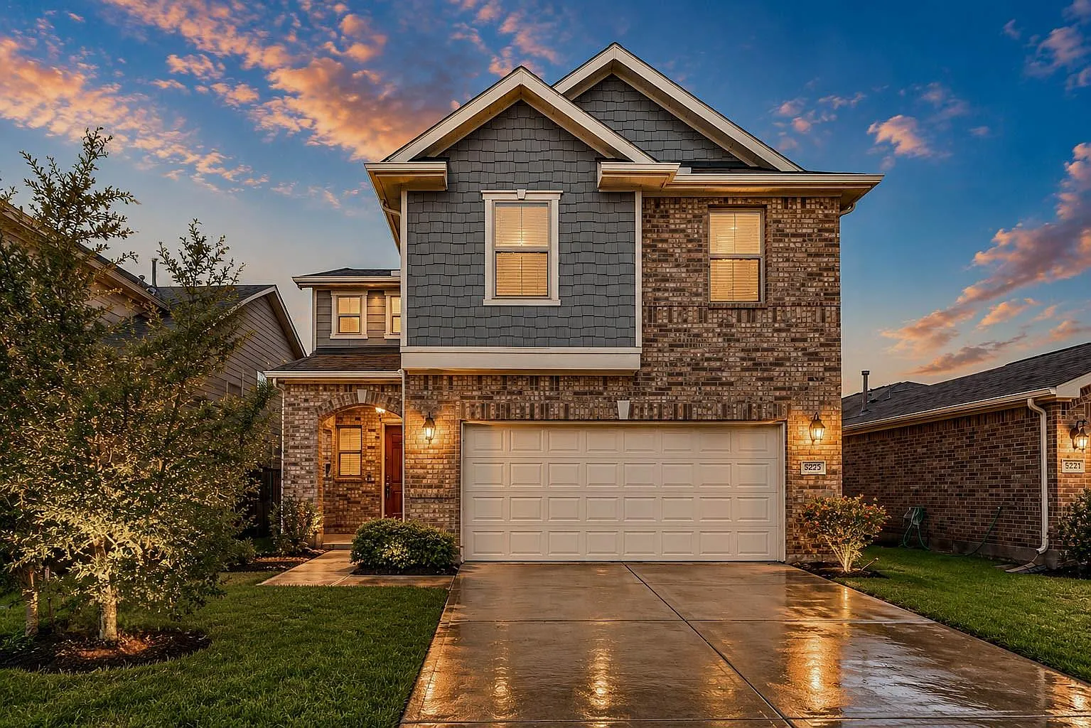 3 bed, 2.5 bath, 2107 sqft, $2,075 — Photo 1