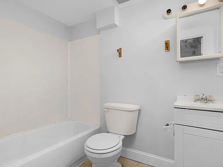 405 N Edgewood St — Photo 5