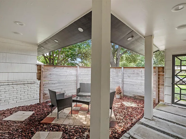 5422 Lincrest Ln — Photo 5