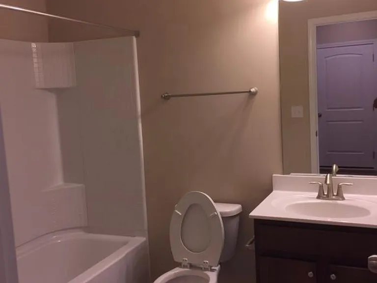 631 Greencrest Ln — Photo 18