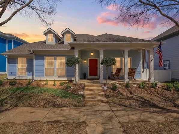 1505 Carriage Ln, Aubrey, TX 76227