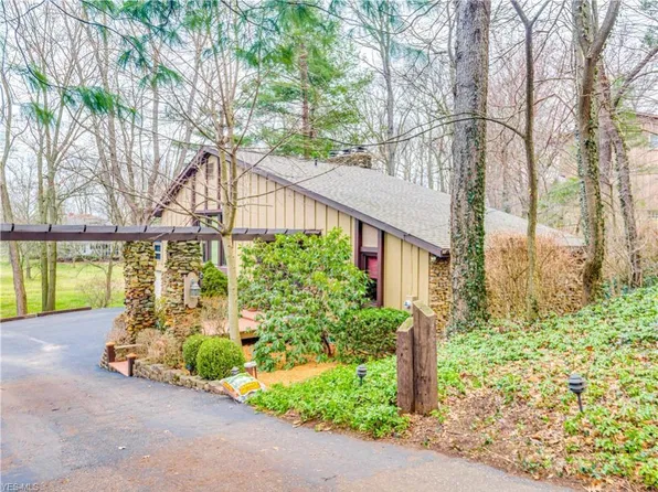 7891 Lake O Springs Ave NW, North Canton, OH 44720