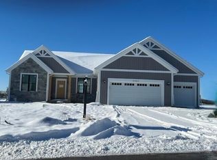 W251N2413 Valleyview Cir, Pewaukee, WI 53072