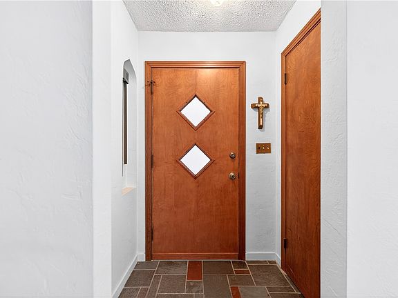 3rd image of 21 Boyka Dr