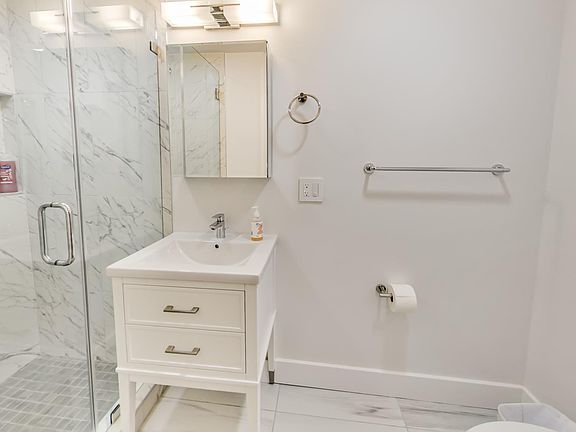 4th image of 1026A Capp St #2