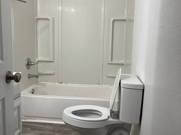 914 W Nichols St — Photo 16