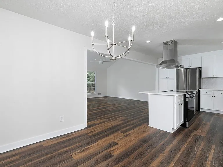 2506 Kingsley Dr NE — Photo 12