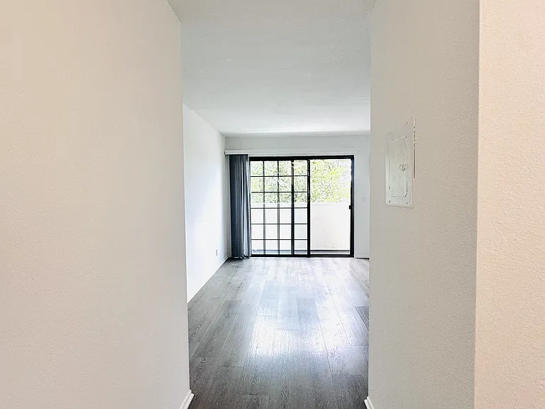 5105 Inglewood Blvd — Photo 4