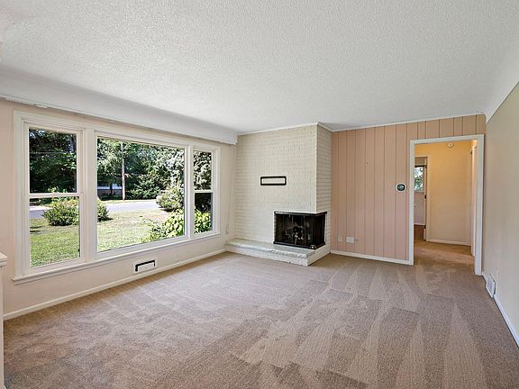 3rd image of 10743 Zenith Ave S