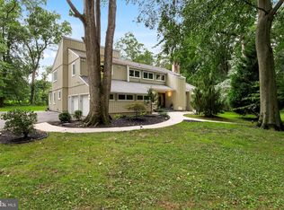927 Cox Rd, Moorestown, NJ 08057