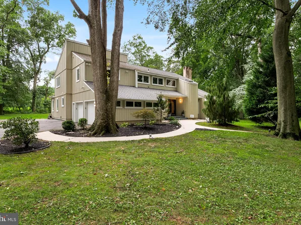 927 Cox Rd, Moorestown, NJ 08057