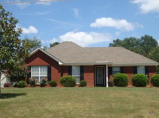 85 Meadowview Dr, Elmore, AL 36025