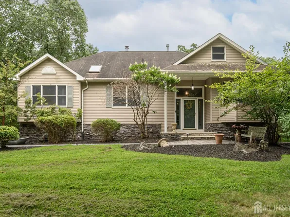 11 Ruffin Ct, Tinton Falls, NJ 07724