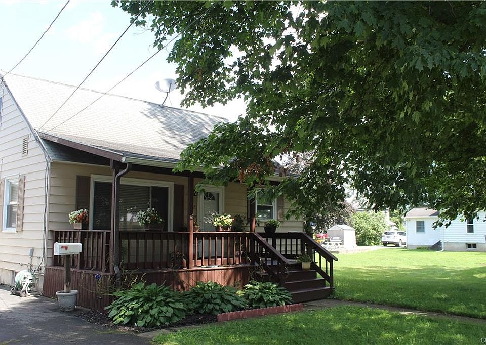 1st image of 212 Willard St