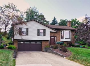 306 Summer Dr, Coraopolis, PA 15108