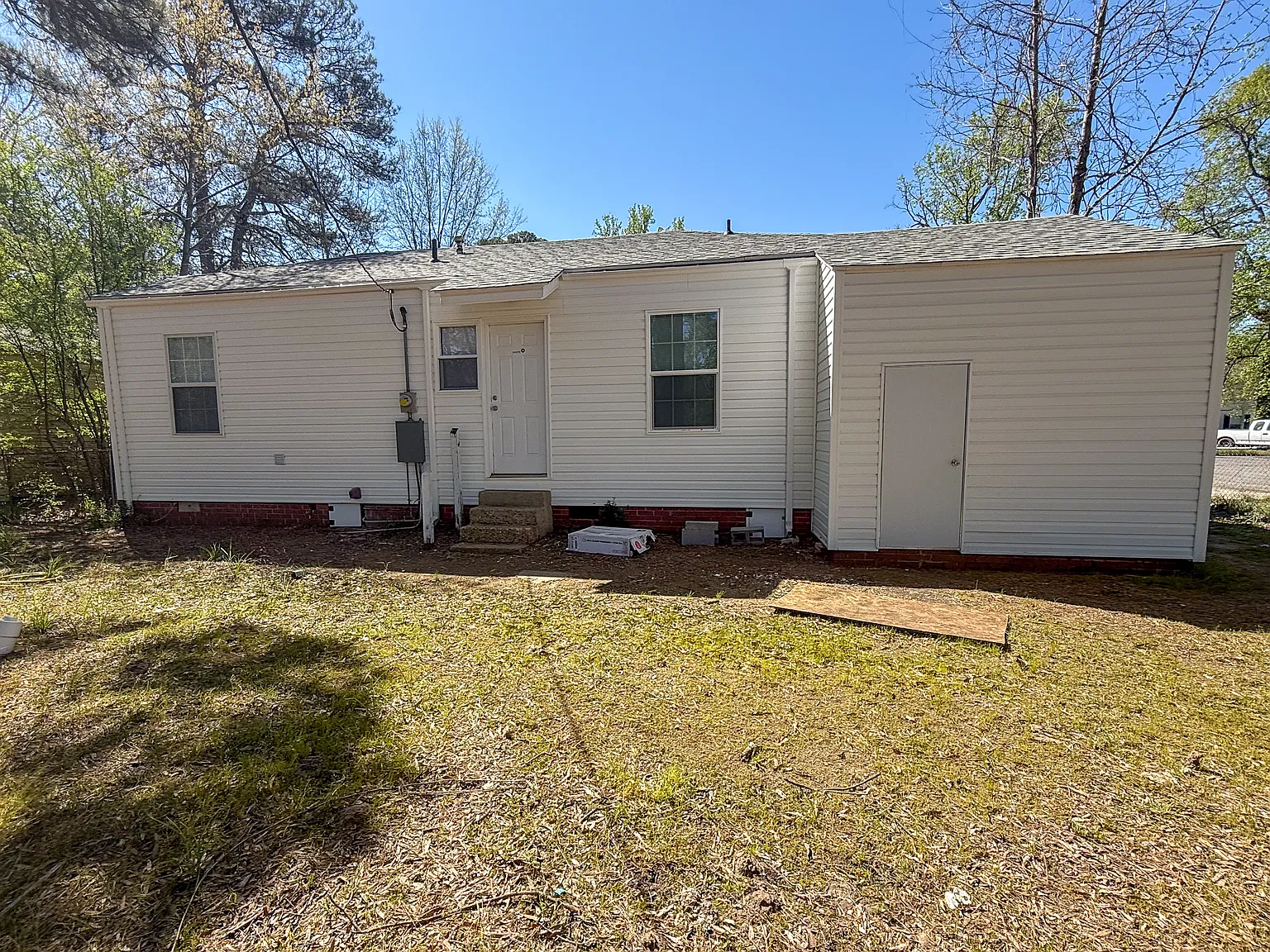 3 bed, 1.5 bath, 947 sqft, $1,150 — Photo 2