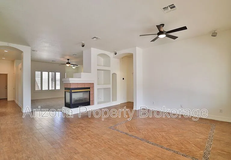 715 E Orchid Ln — Photo 9