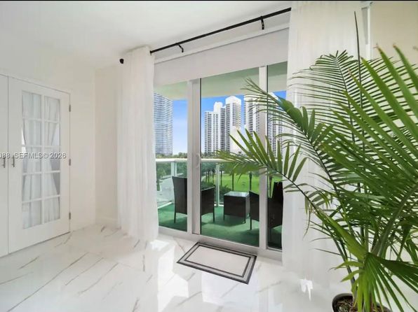 19370 Collins Ave APT 511