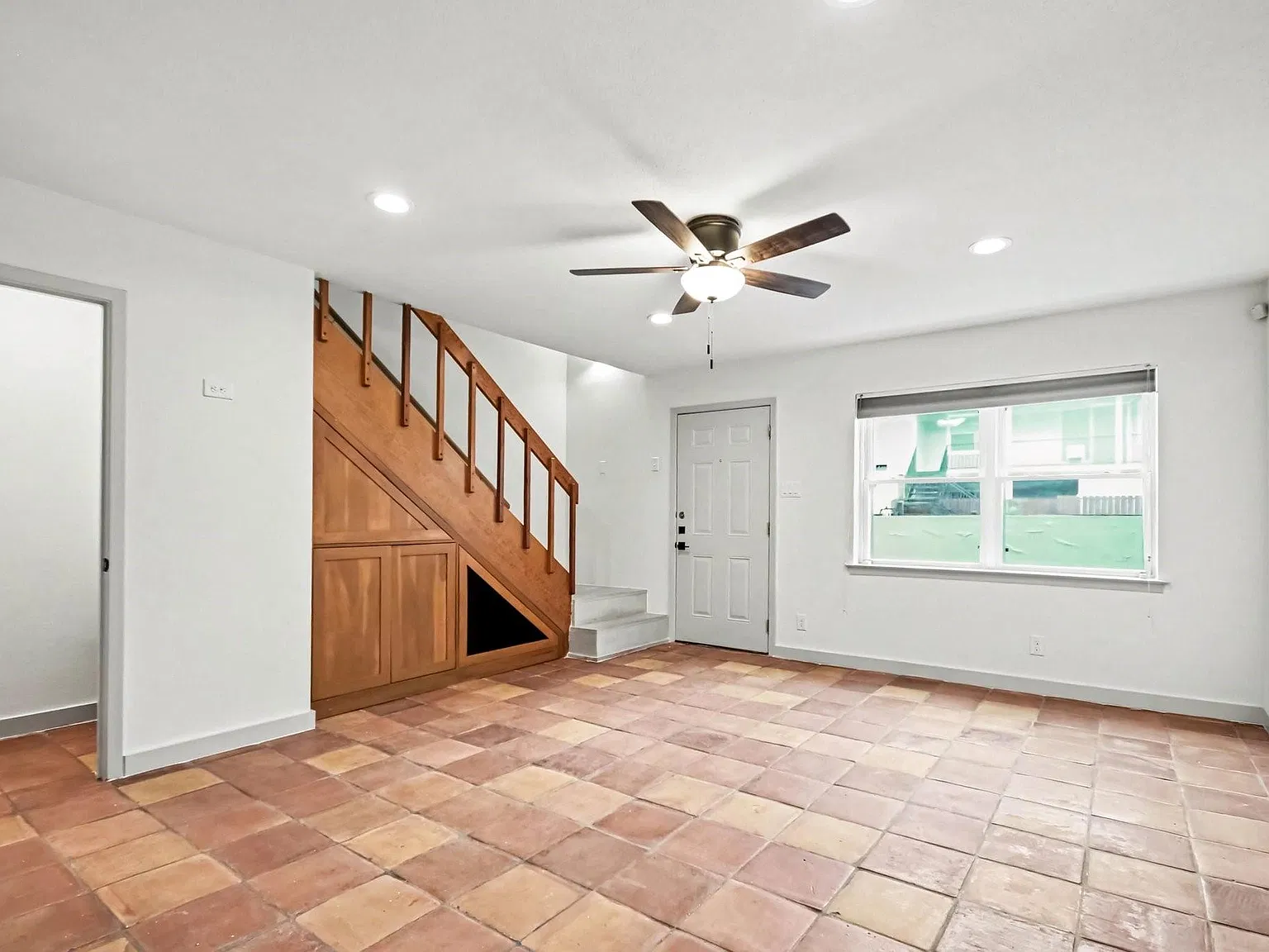 2 bed, 1.5 bath, 1140 sqft, $2,000 — Photo 3
