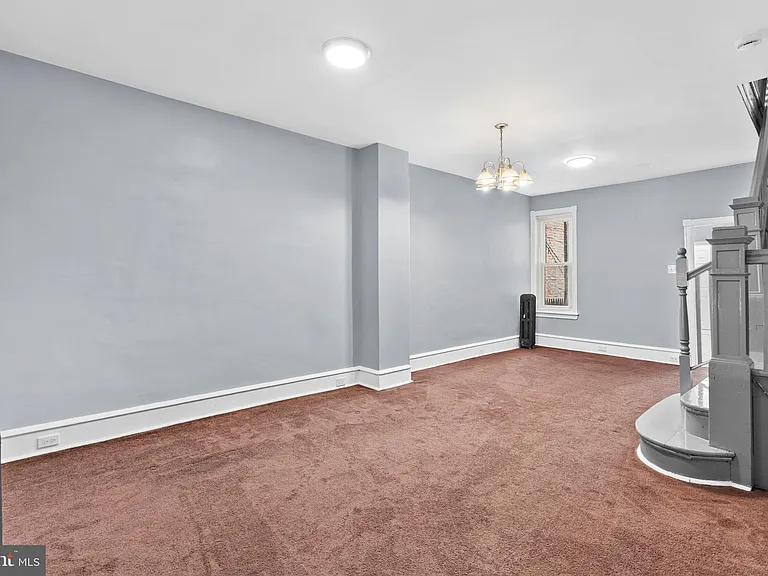 950 E Russell St — Photo 9