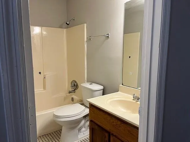 818 Greenhedge Dr — Photo 5