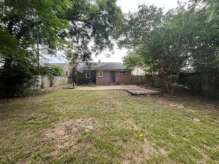609 Houston St — Photo 18
