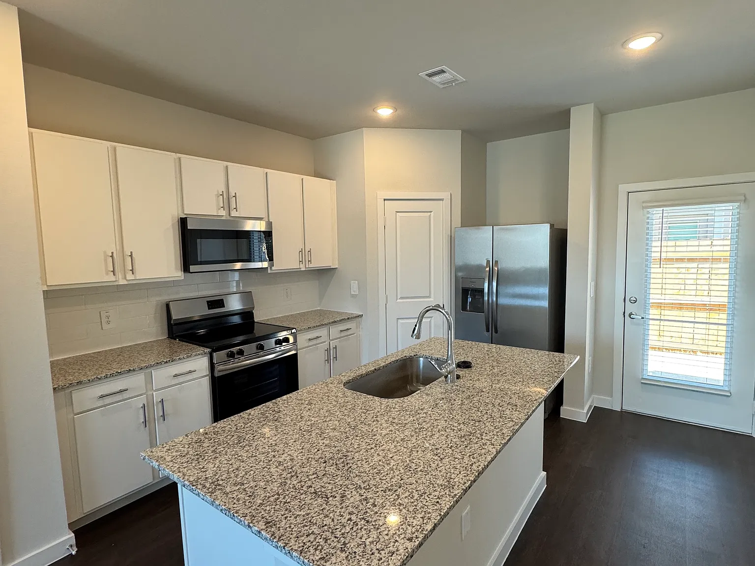 Elevon Pkwy, Lavon — Photo 1