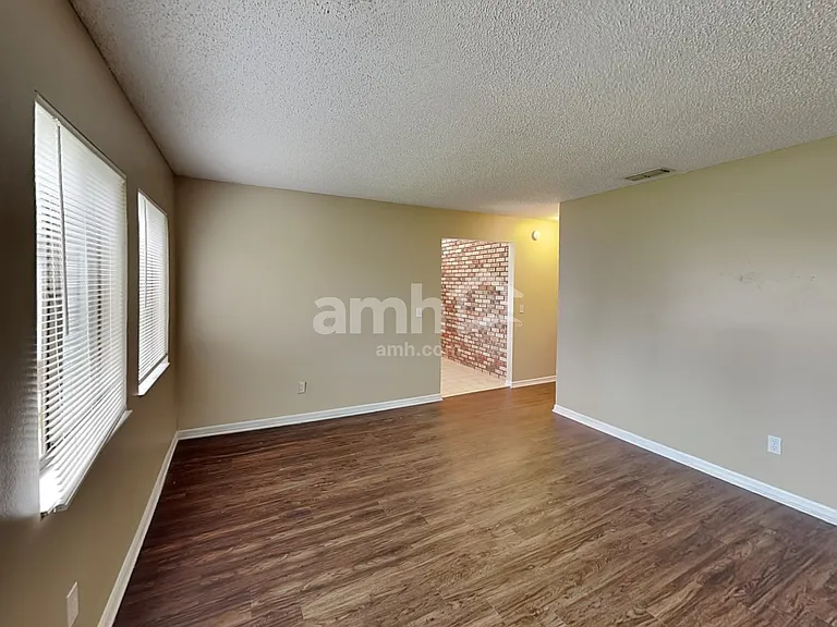 4615 Tiffany Woods Cir — Photo 7