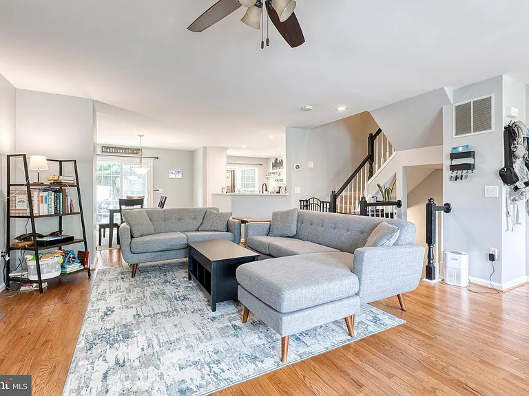 708 Leister Dr — Photo 4