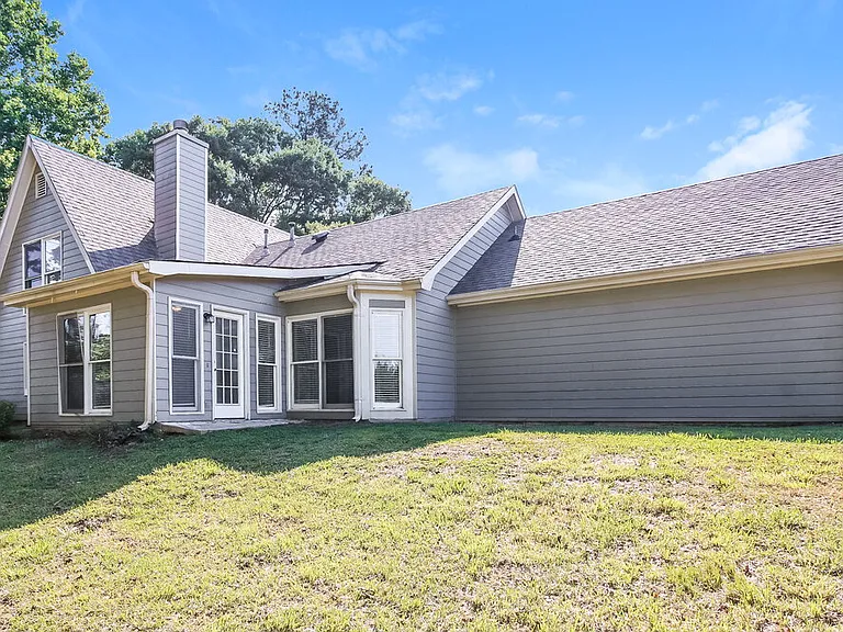 1001 Crown Corners Dr — Photo 17