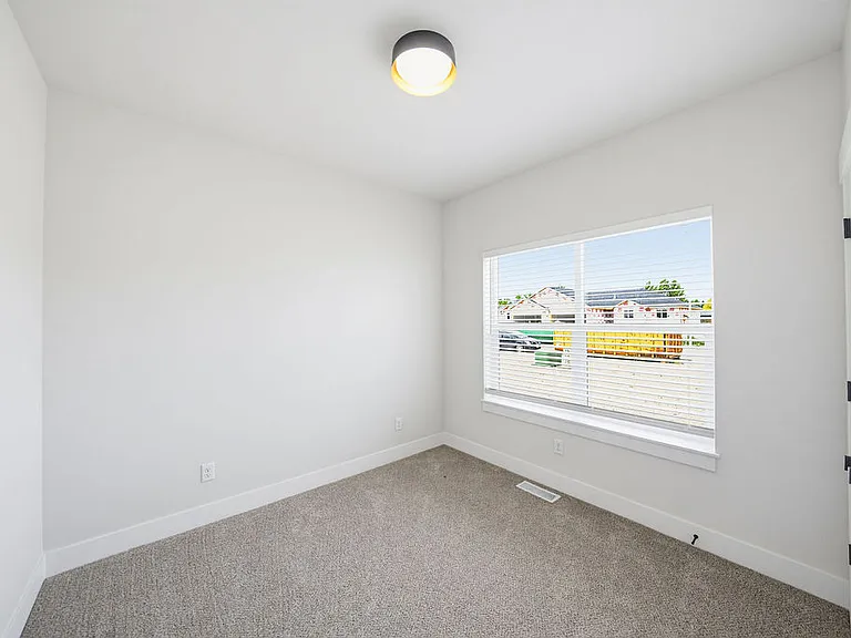 445 E River Ln — Photo 34