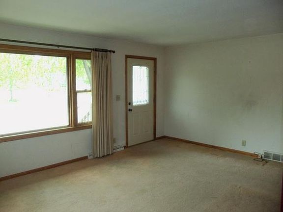 3rd image of 428 5th Ave N