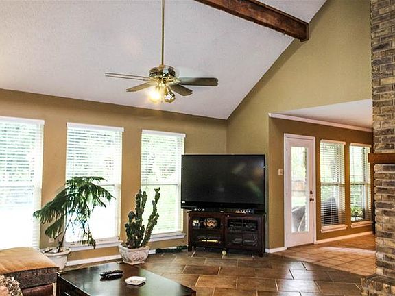 3rd image of 1508 Oak Hollow Dr