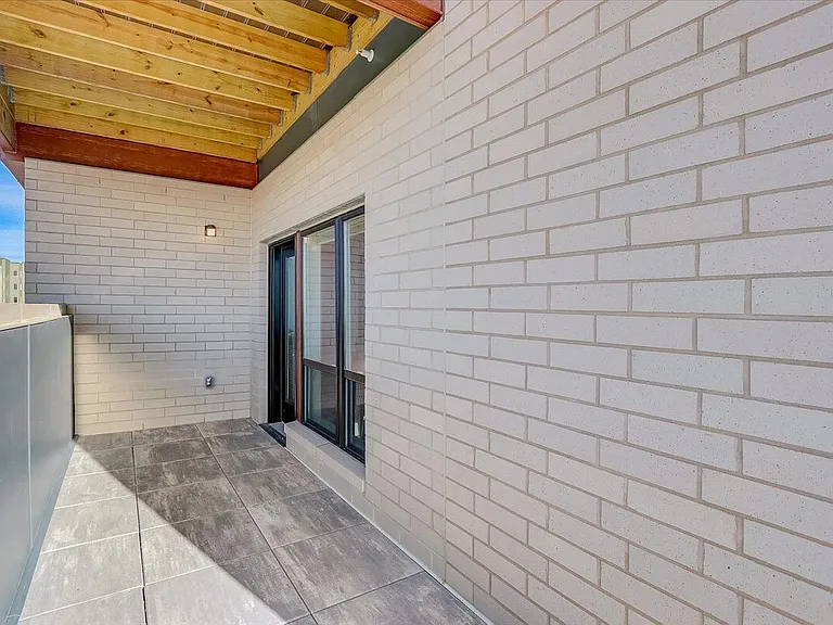1120 N Windsor Ave — Photo 50