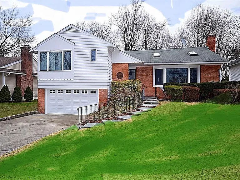5 Gilbert Rd — Photo 1