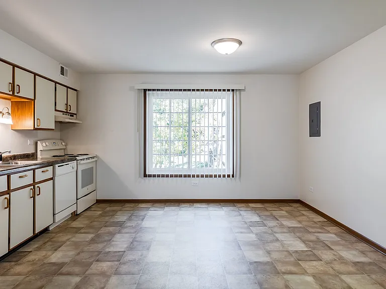 Woodcreek Apartments — Photo 7