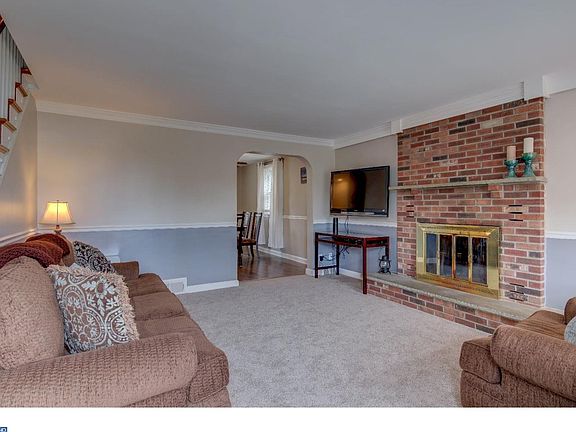 4th image of 256 Childs Ave