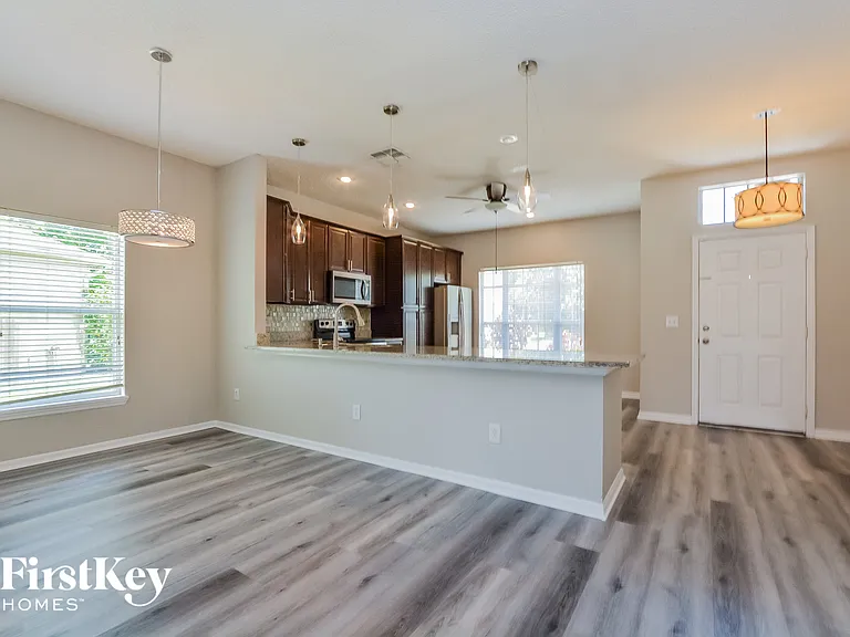 4810 Waterside Pointe Cir — Photo 3
